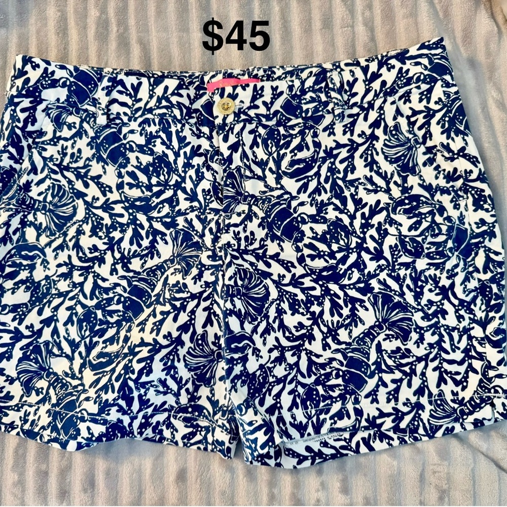 Women’s White & Navy Floral Print Shorts